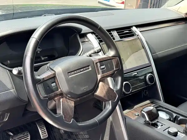 Land Rover Discovery 2023