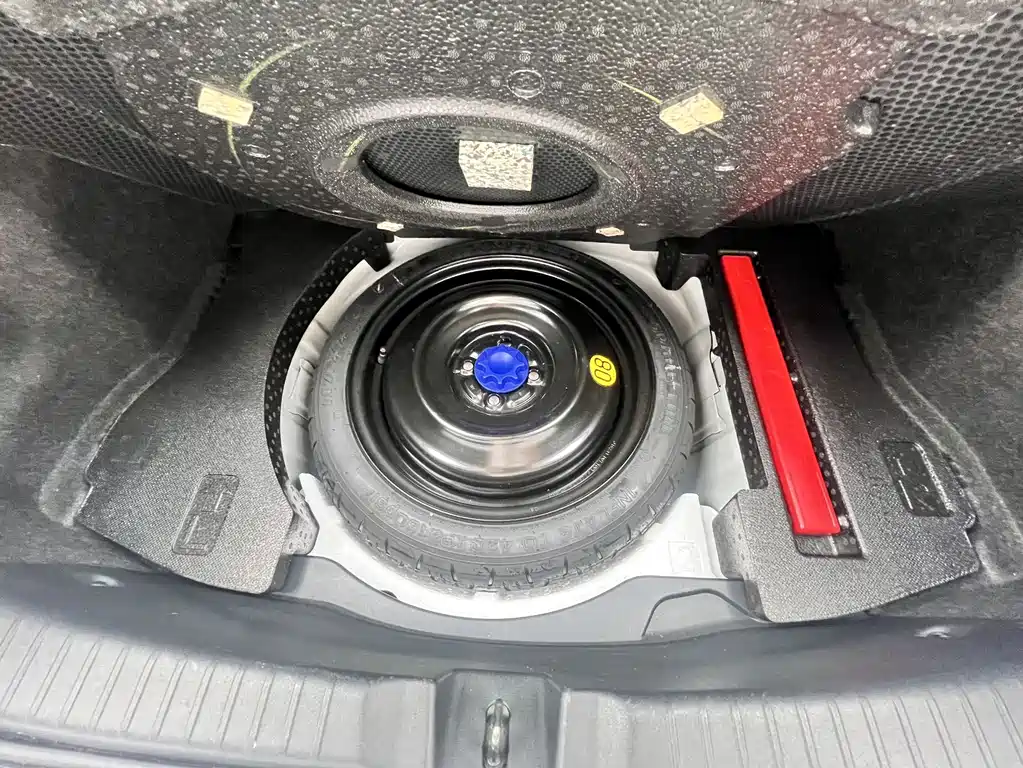Toyota Yaris L 2022 — фото 19