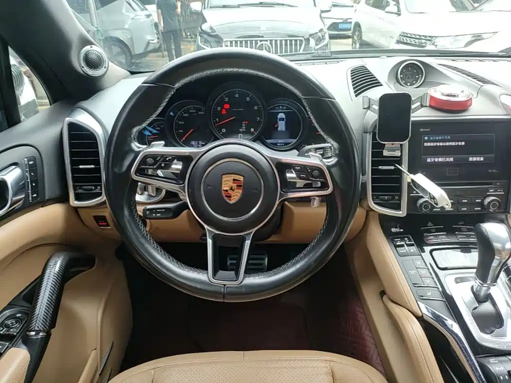 Porsche Cayenne 2016 — фото 11