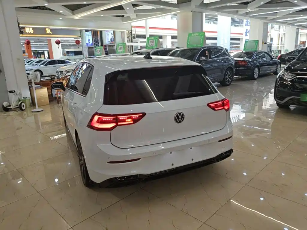 Volkswagen Golf 2024