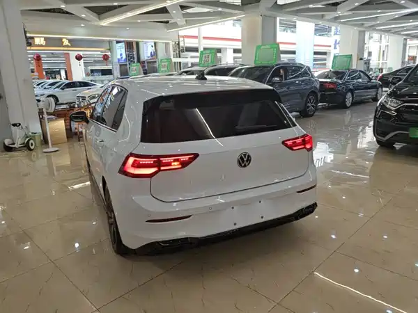 Volkswagen Golf 2024