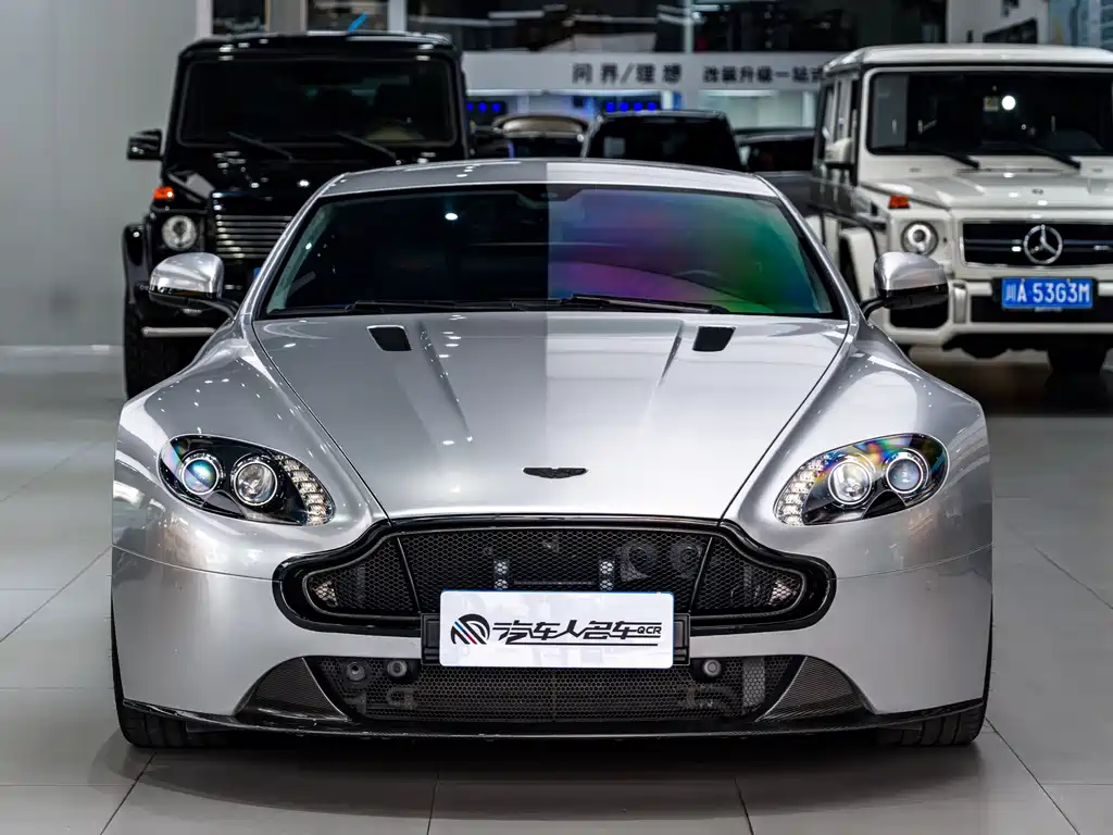 Aston Martin V8 Vantage 2016 — фото 2