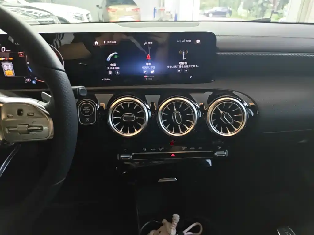 Mercedes-Benz A-Class 2022 — фото 13