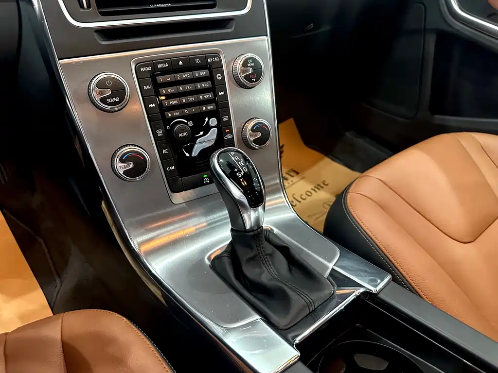 Volvo S60 2018 — фото 11