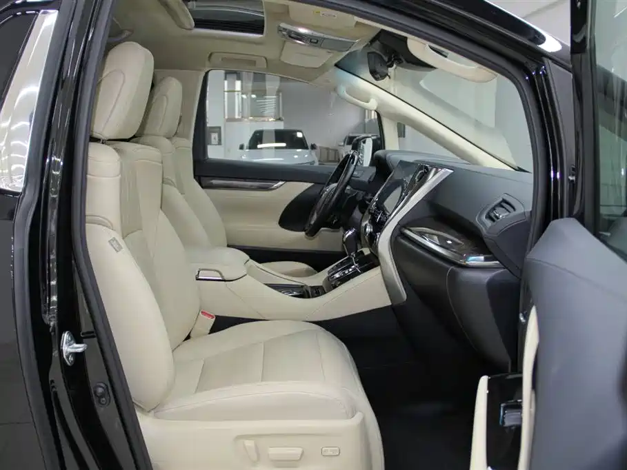 Toyota Alphard 2023 — фото 10