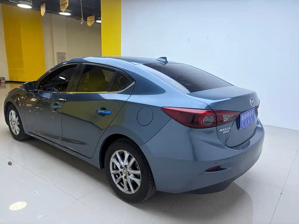 Mazda 3 Axela 2018 — фото 9