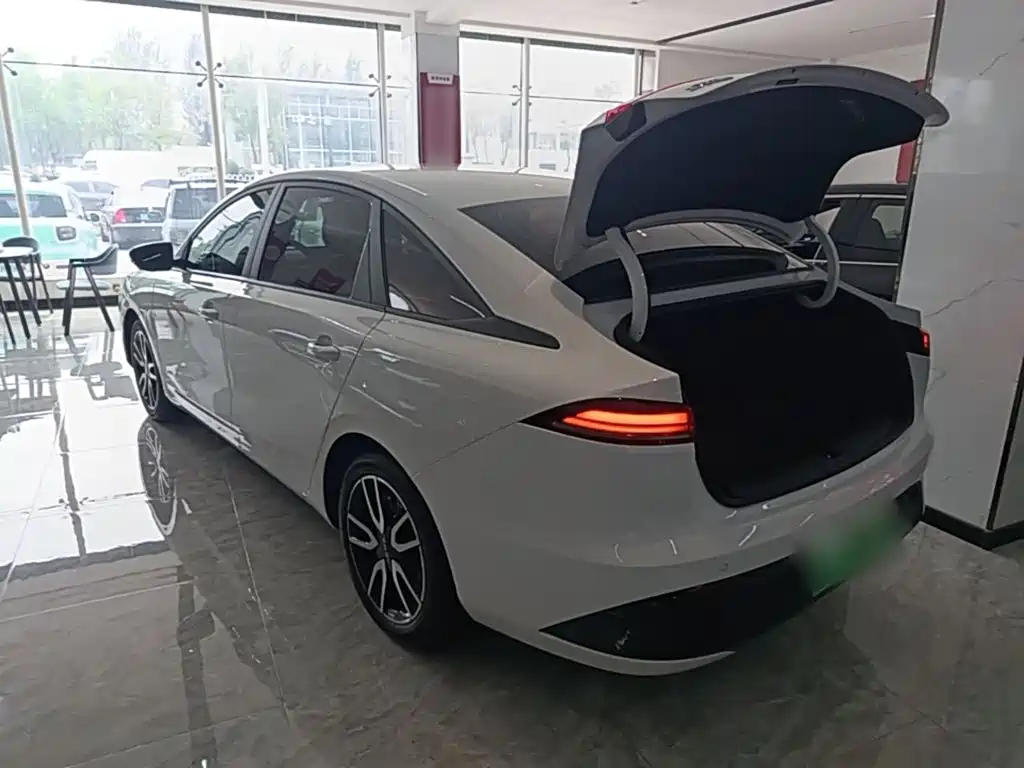 Roewe D6 2025
