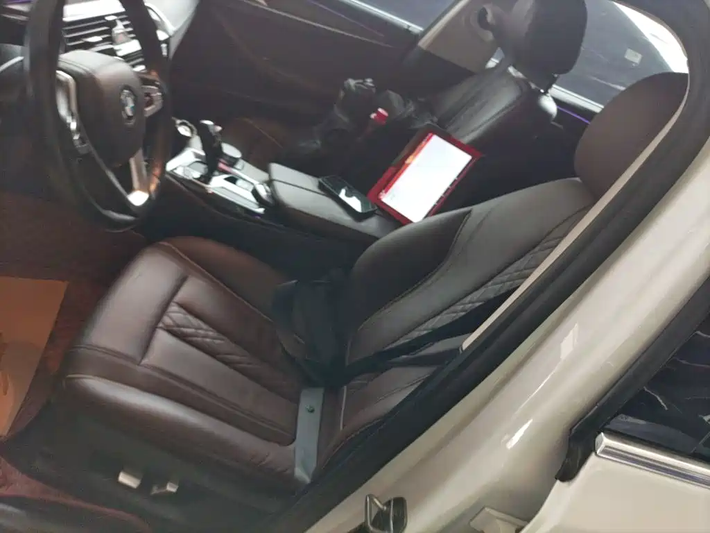 BMW 5 Series 2019 — фото 11