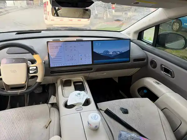 Li Auto i8 2025