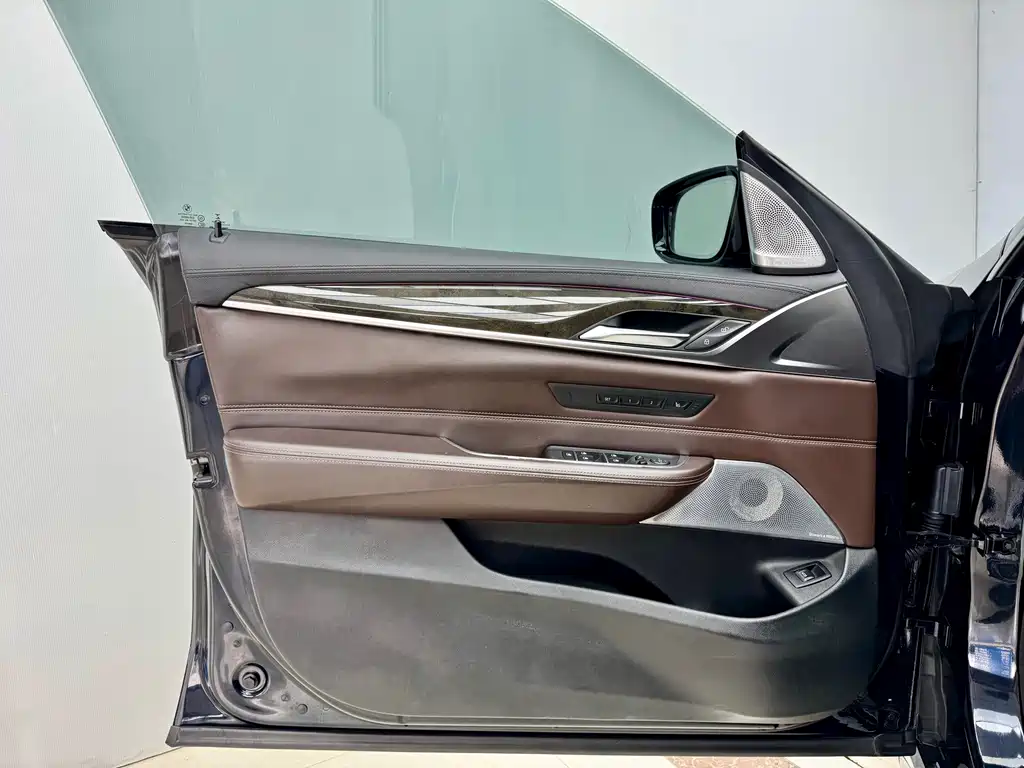BMW 6 Series GT 2018 — фото 8