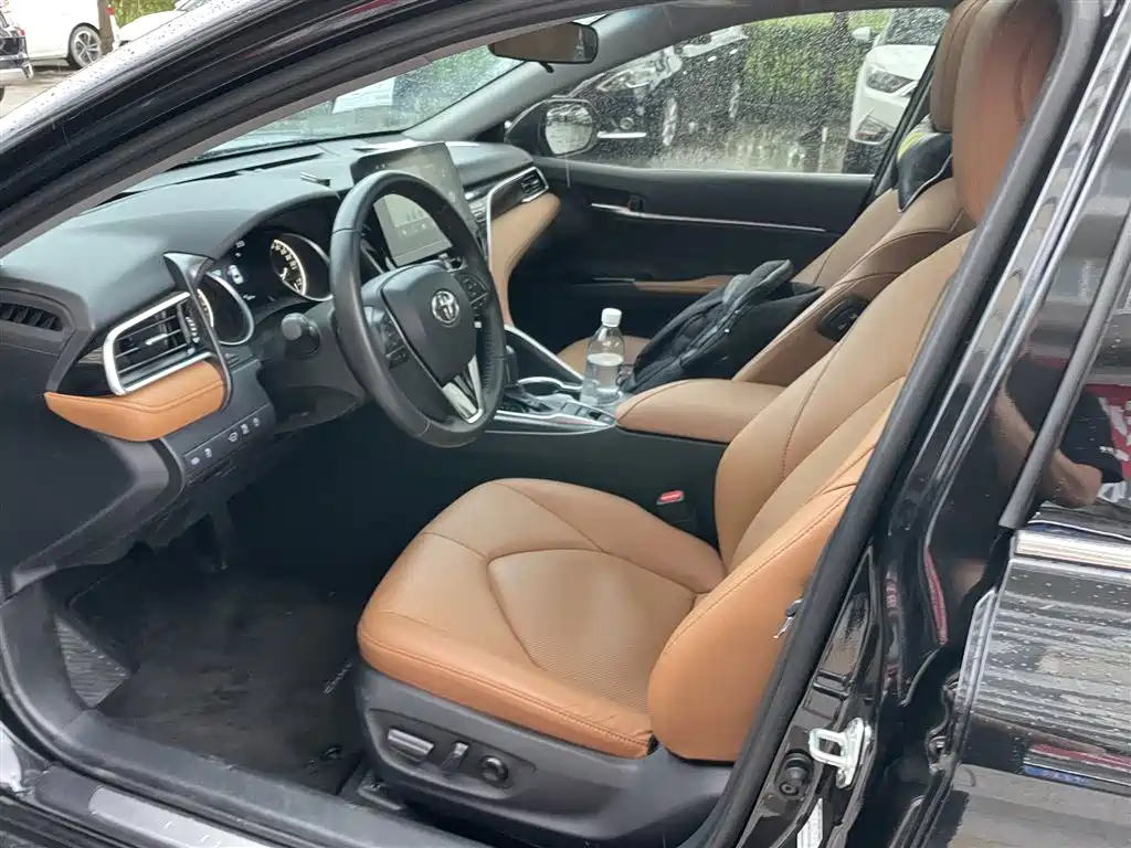 Toyota Camry 2023 — фото 3