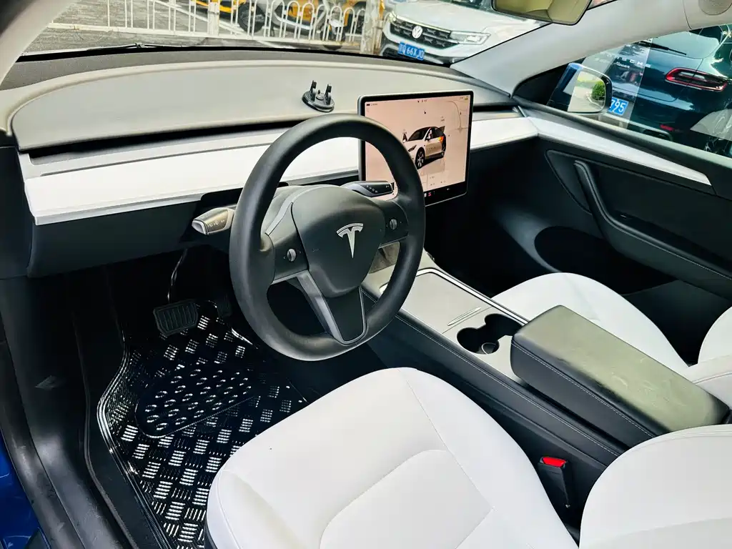 Tesla Model Y 2023 — фото 13