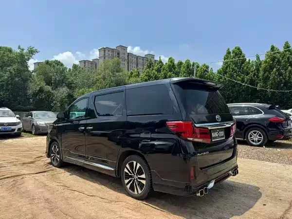 Toyota Alphard 2011
