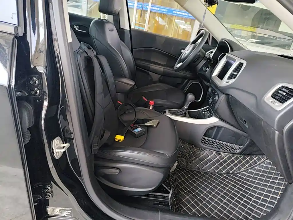 Jeep Compass 2020 — фото 25