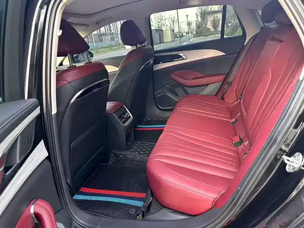 Hongqi H5 PHEV 2025