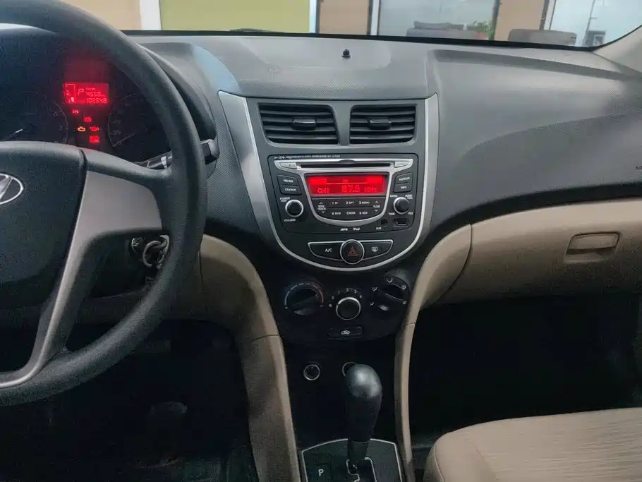 Hyundai Accent 2016 — фото 13