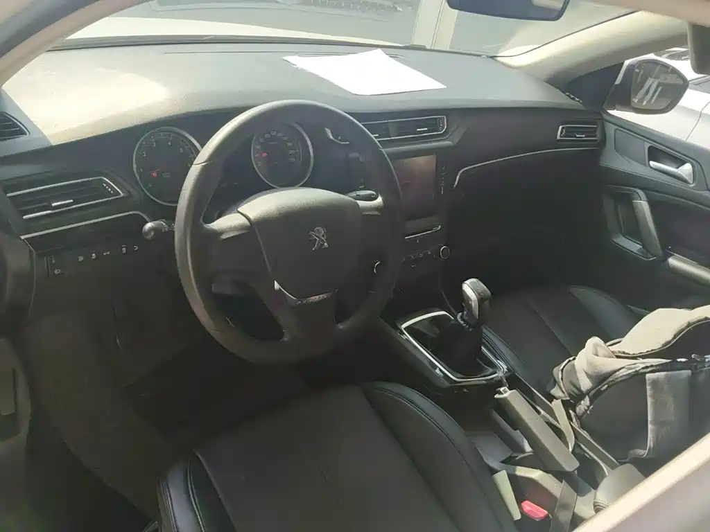 Peugeot 408 2015 — фото 10