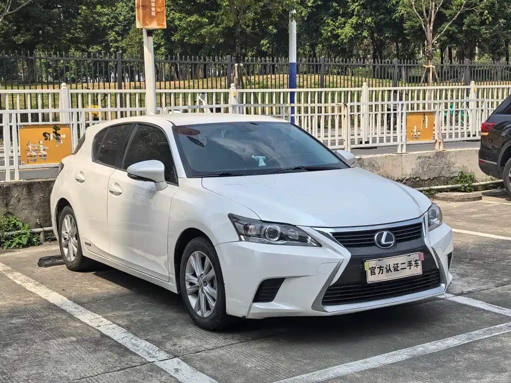 Lexus CT 2015 — фото 3