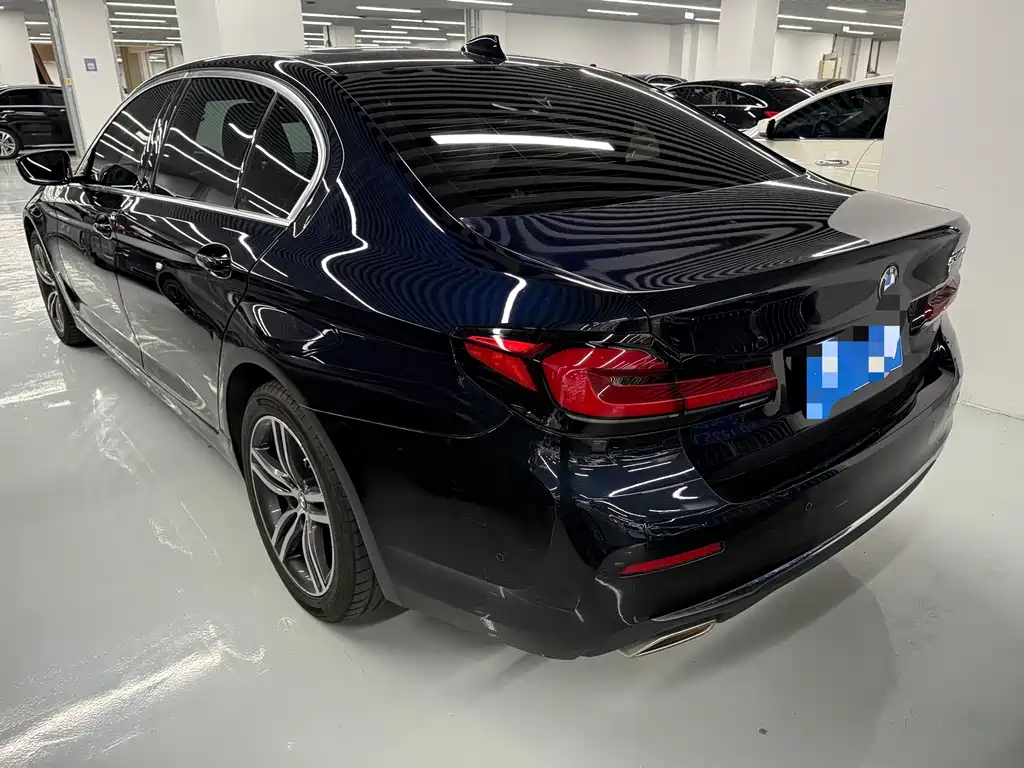 BMW 5 Series 2023 — фото 15