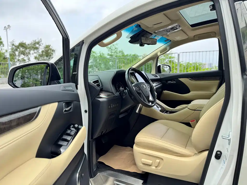 Toyota Alphard 2022 — фото 9