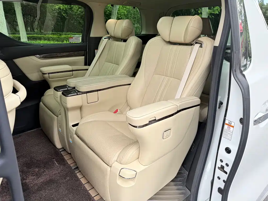 Toyota Alphard 2020 — фото 22
