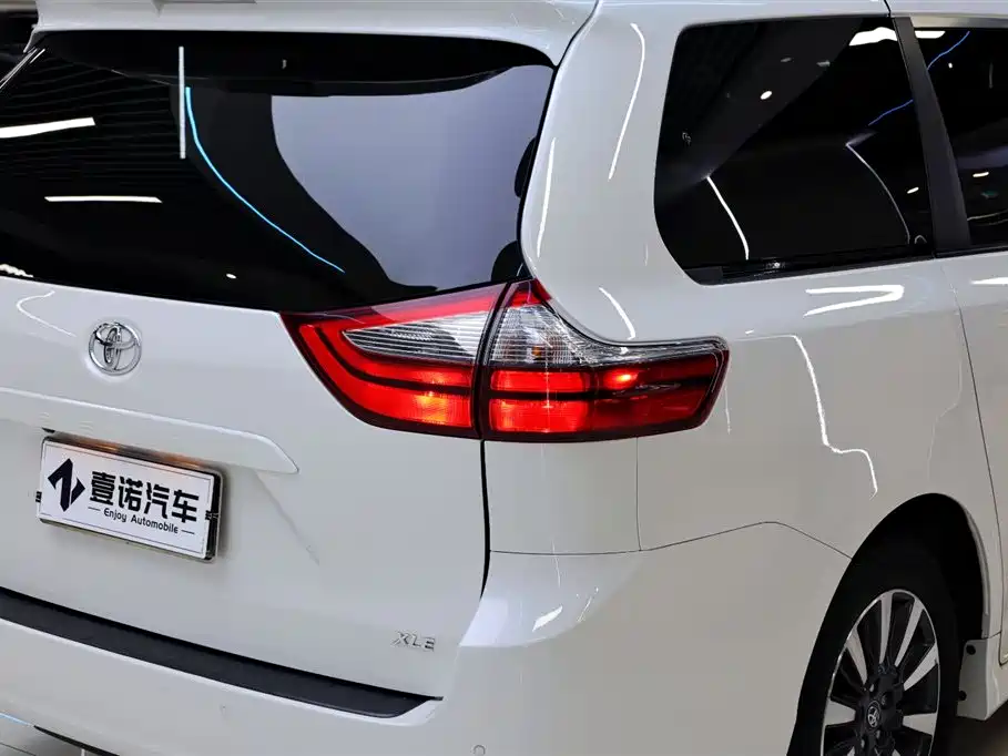 Toyota Sienna 2020 — фото 15