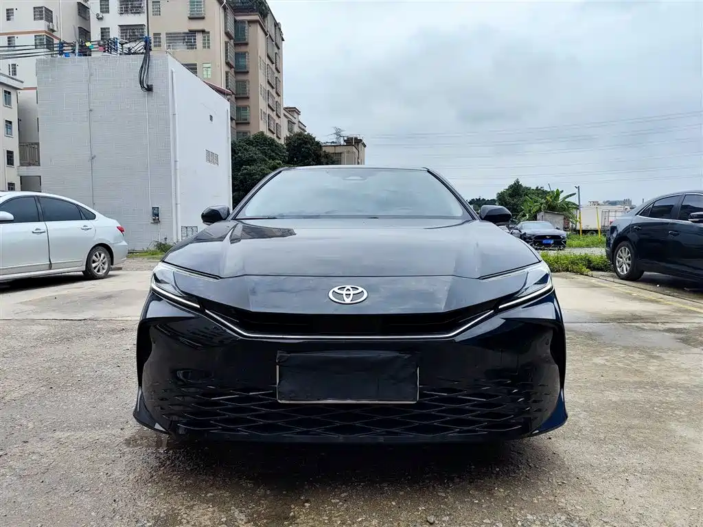 Toyota Camry 2025 — фото 2