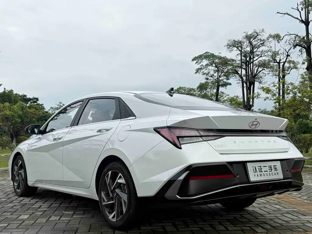 Hyundai Elantra 2025 — фото 13