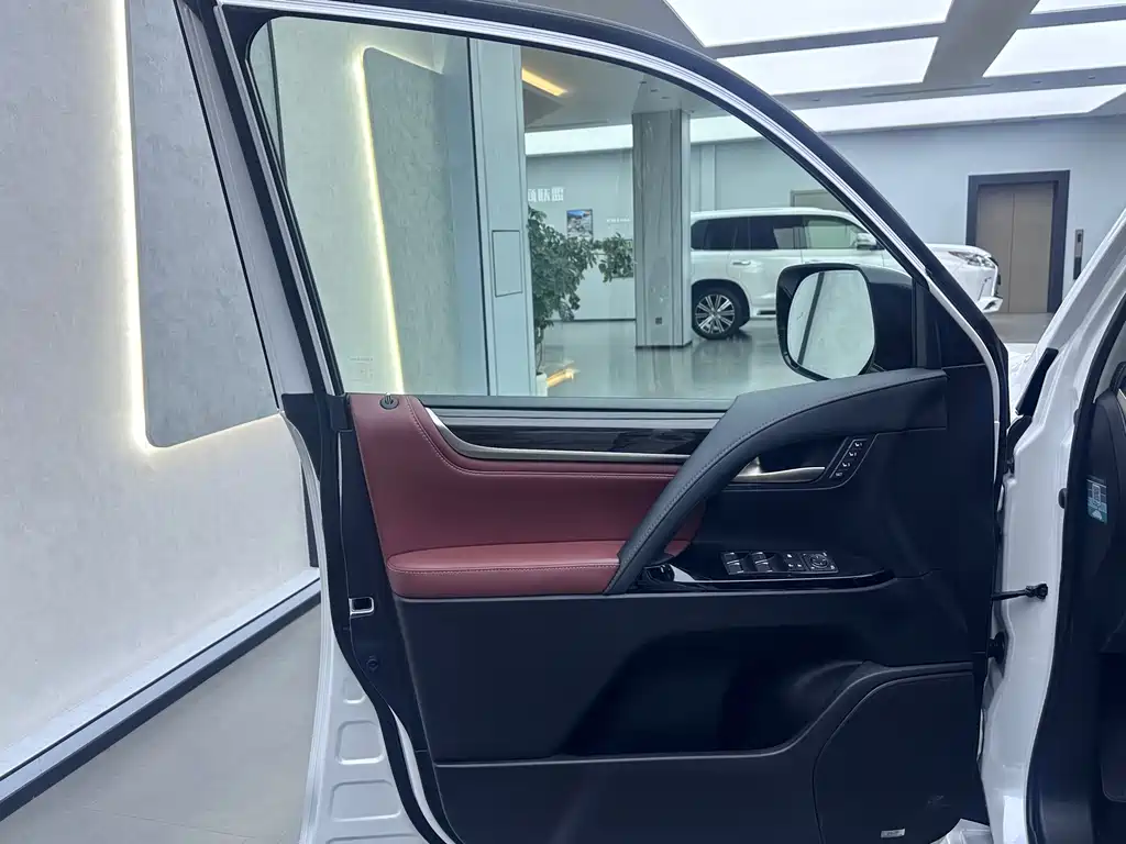 Lexus LX 2020 — фото 12