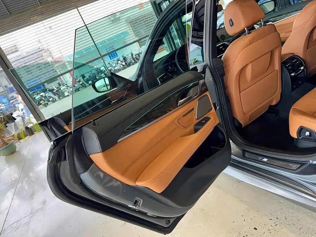 BMW 6 Series GT 2018 — фото 8