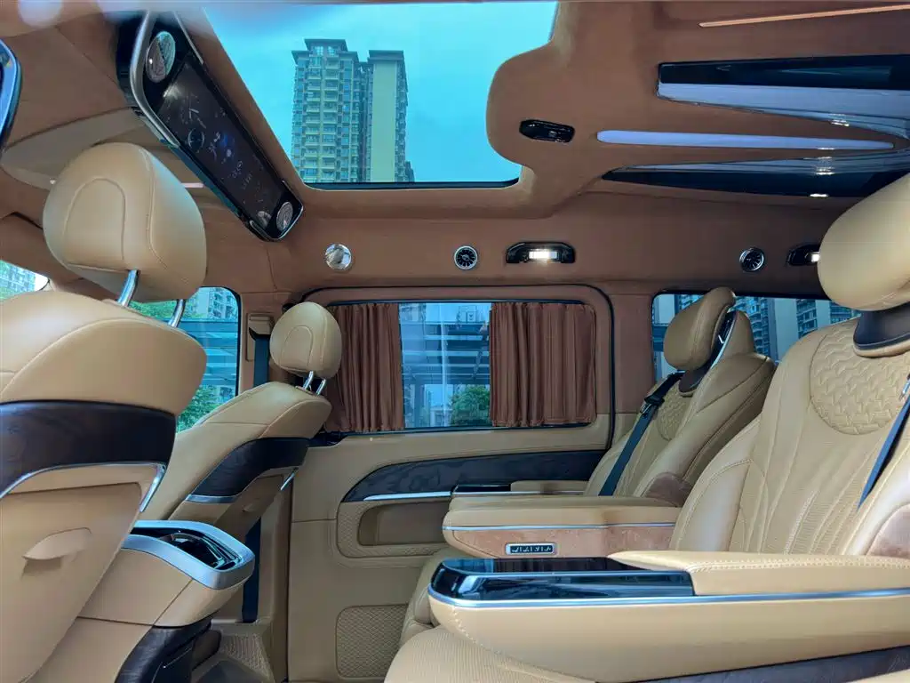 Mercedes-Benz V-Class 2023 — фото 34