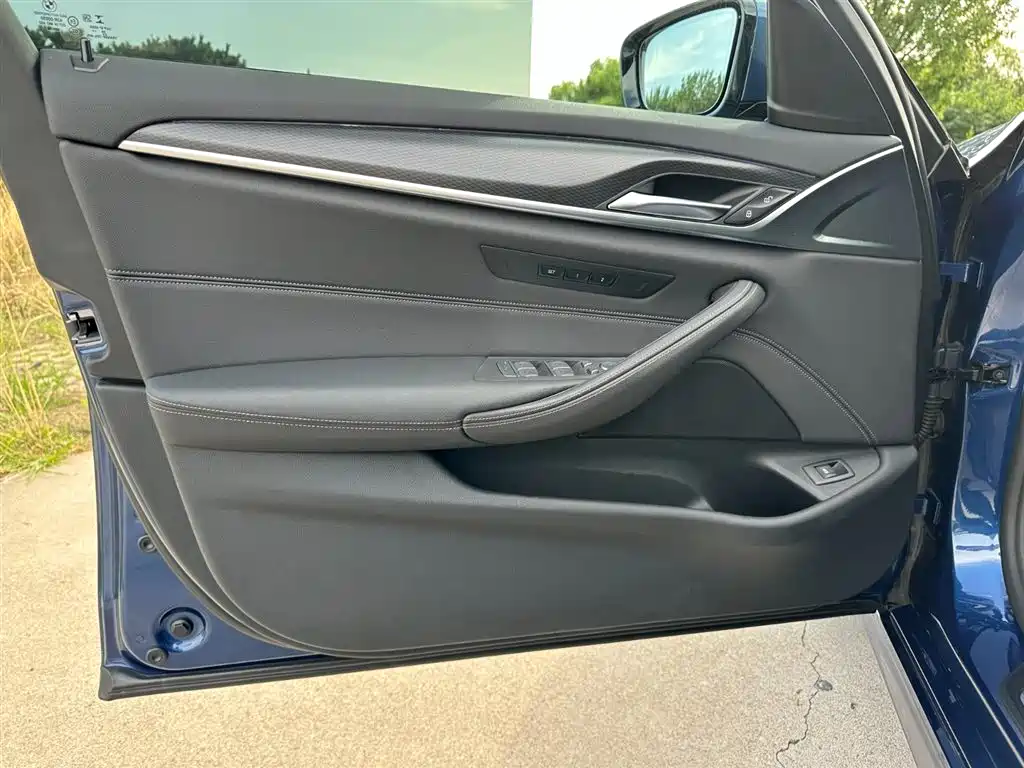 BMW 5 Series 2021 — фото 12