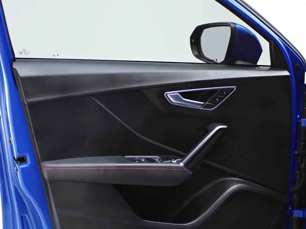 Audi Q2L 2021 — фото 14