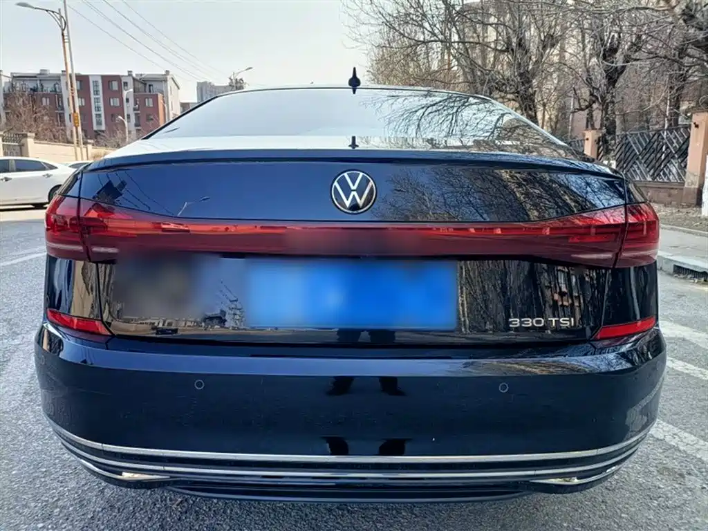 Volkswagen Passat 2022 — фото 16