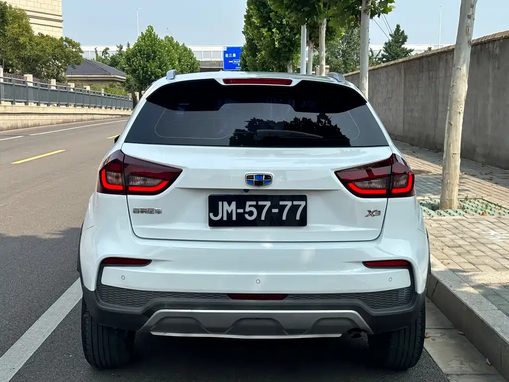 Geely Vision X3 2020 — фото 13