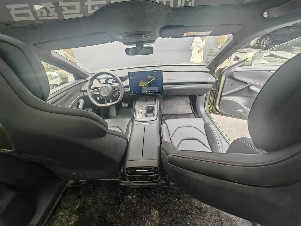 Xiaomi SU7 2025