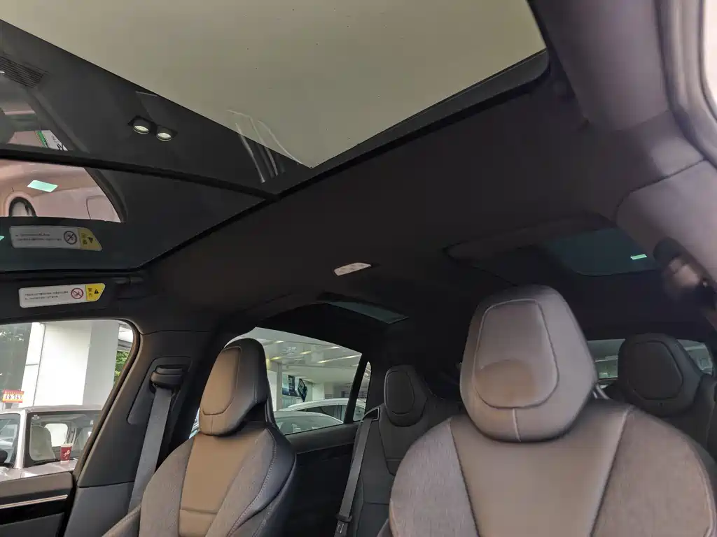 Tesla Model X 2017 — фото 13