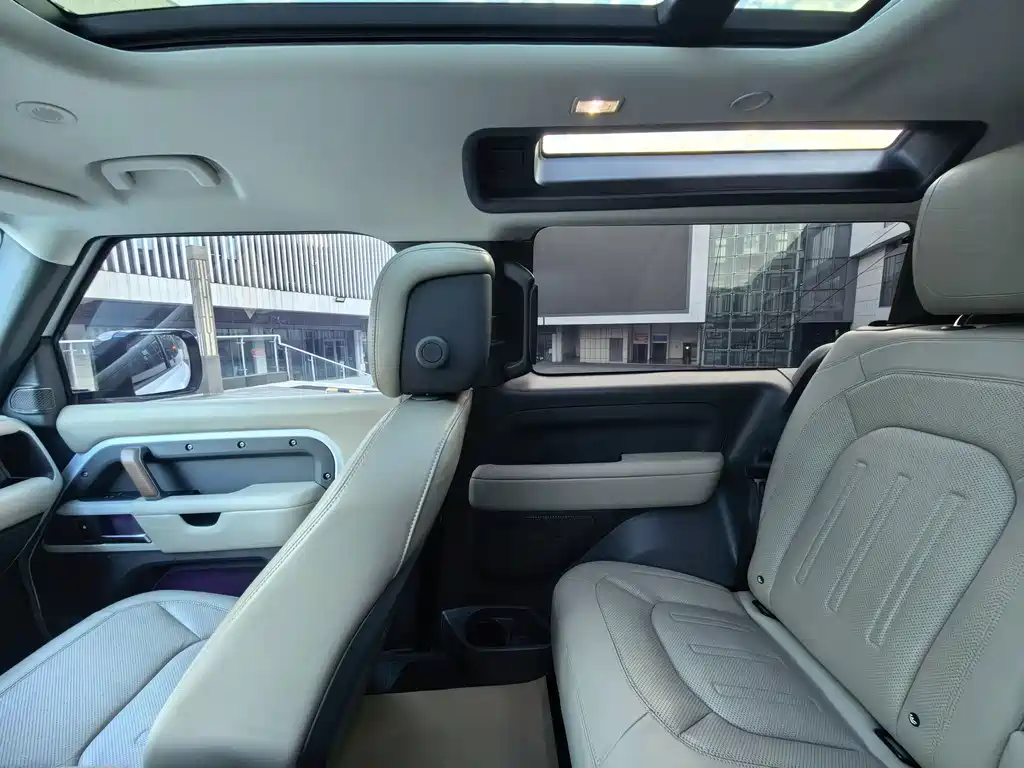 Land Rover Defender 2022 — фото 13
