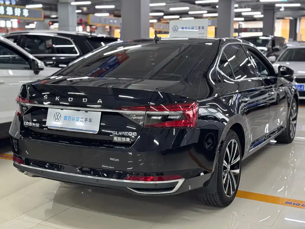 Skoda Superb 2023 — фото 10