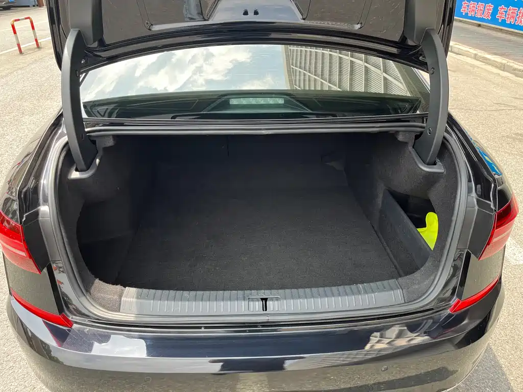 Volkswagen Passat 2019 — фото 13