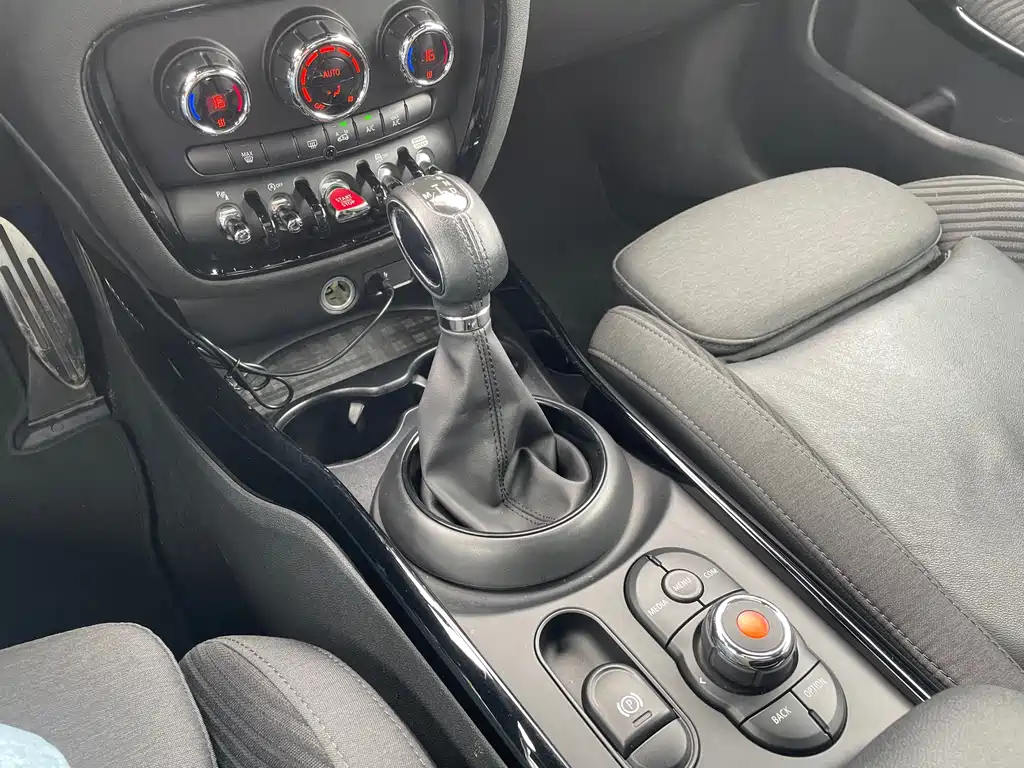 MINI Clubman 2018 — фото 10