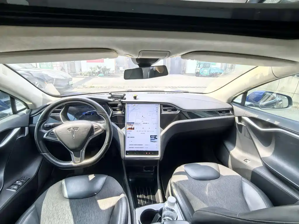 Tesla Model S 2016 — фото 10