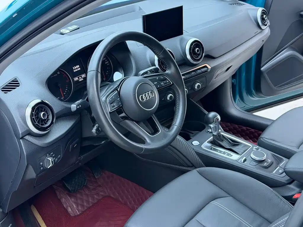 Audi Q2L 2023 — фото 10