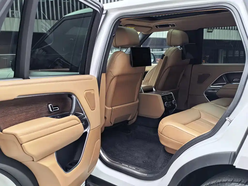 Land Rover Range Rover 2023 — фото 12