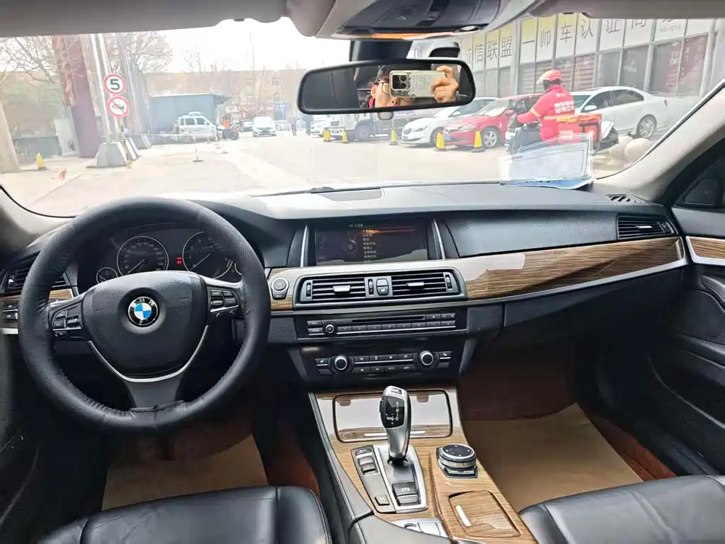 BMW 5 Series 2014 — фото 10