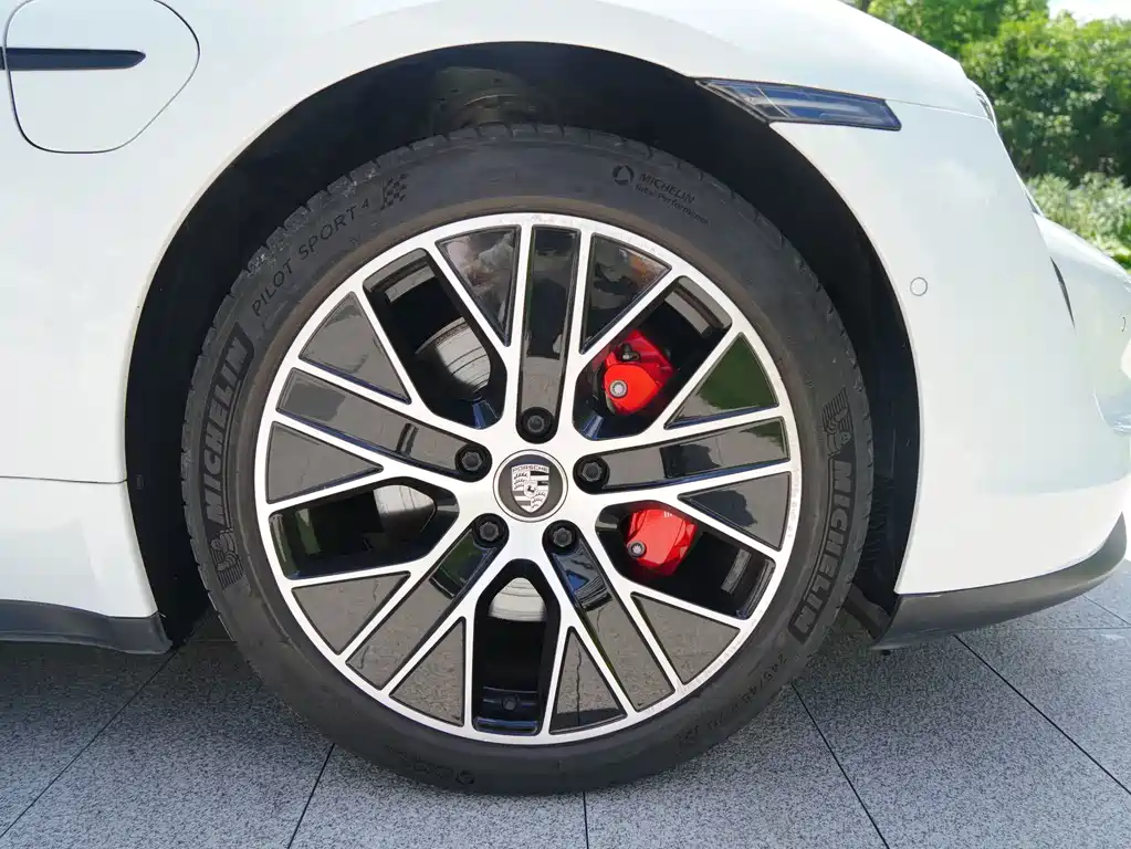 Porsche Taycan 2020 — фото 10
