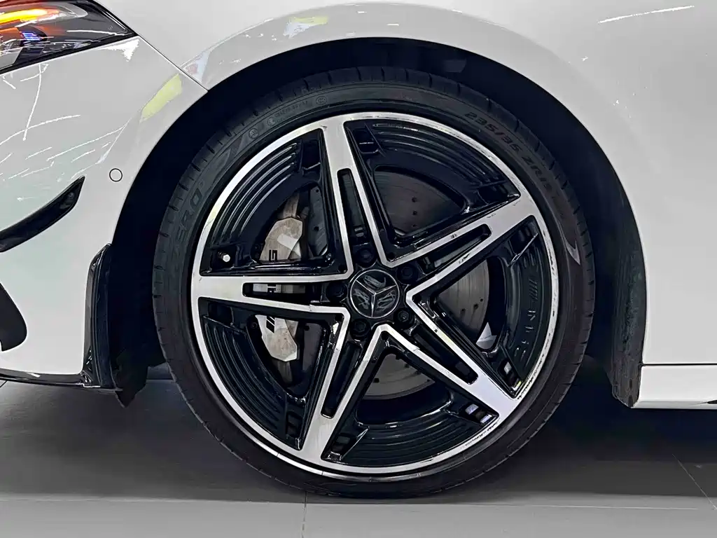 Mercedes-Benz A-Class AMG 2024 — фото 10