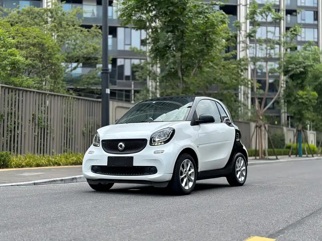 smart fortwo 2019 — фото 1