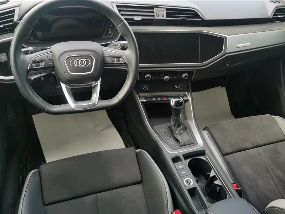 Audi Q3 2022 — фото 12