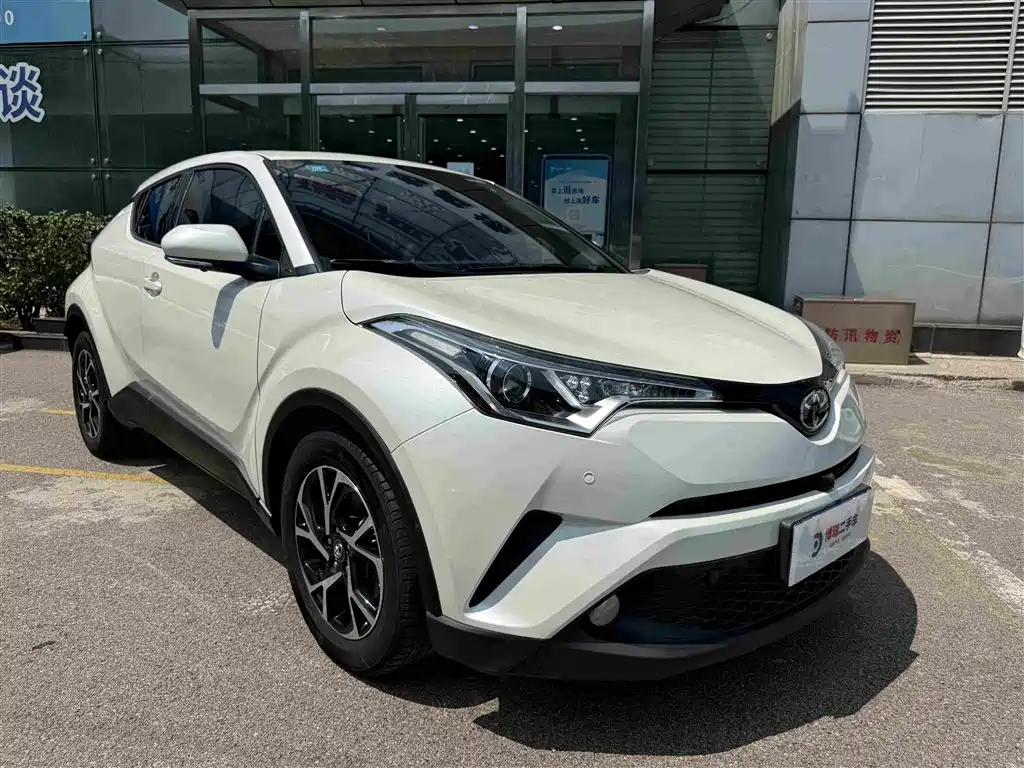 Toyota C-HR 2020 — фото 2